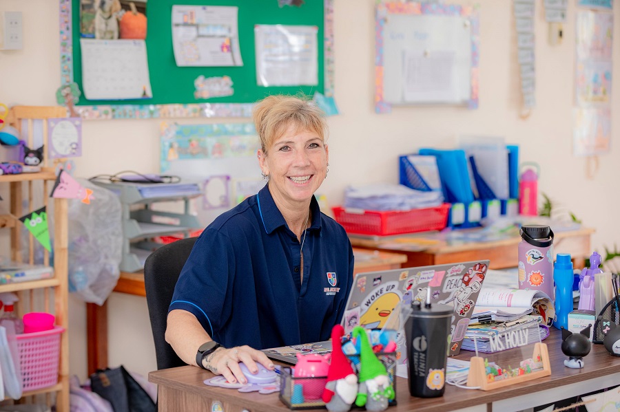 Holly Tischer Ave Academy Nha Trang Teacher