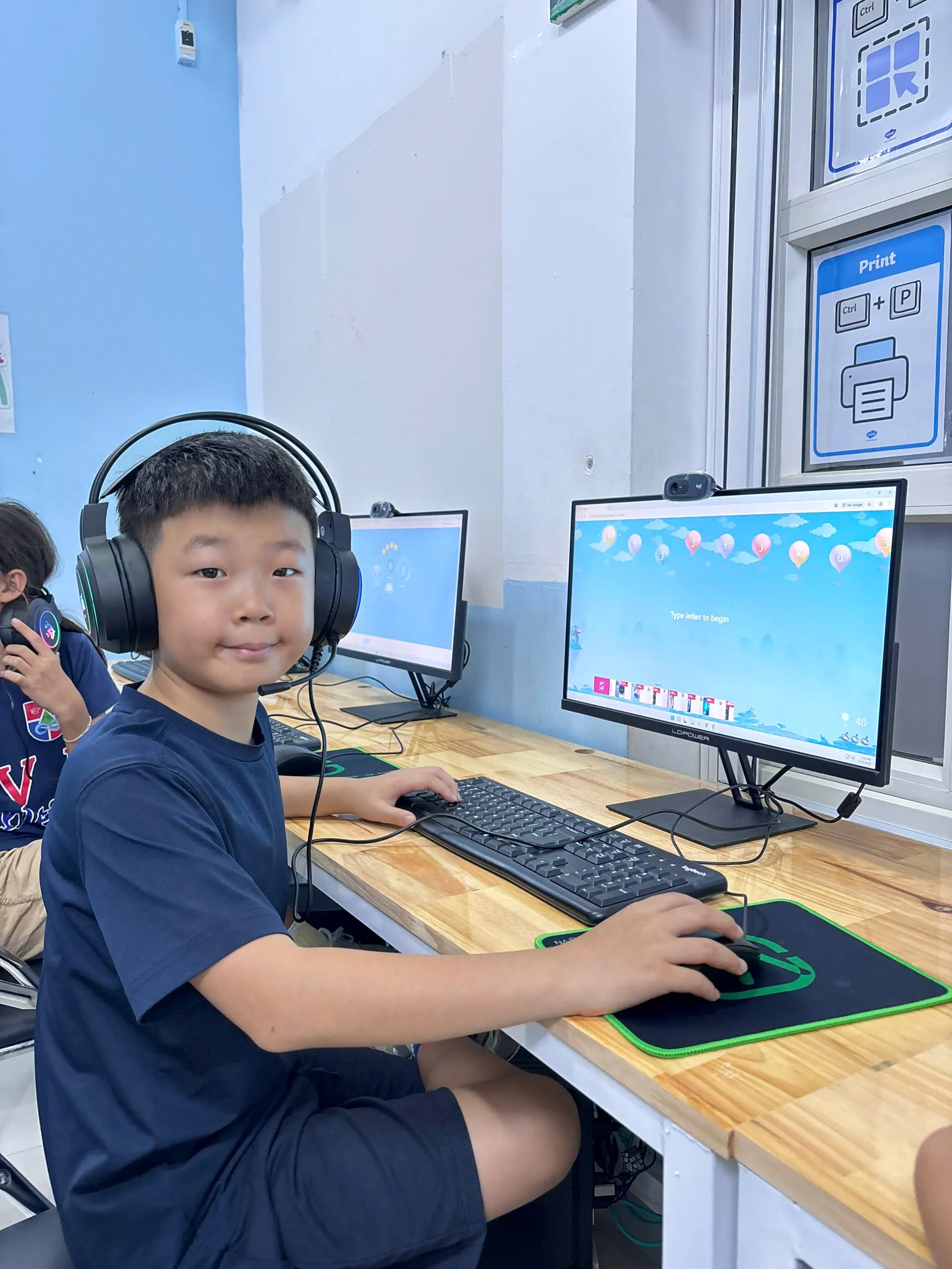 Student using Auri Bori