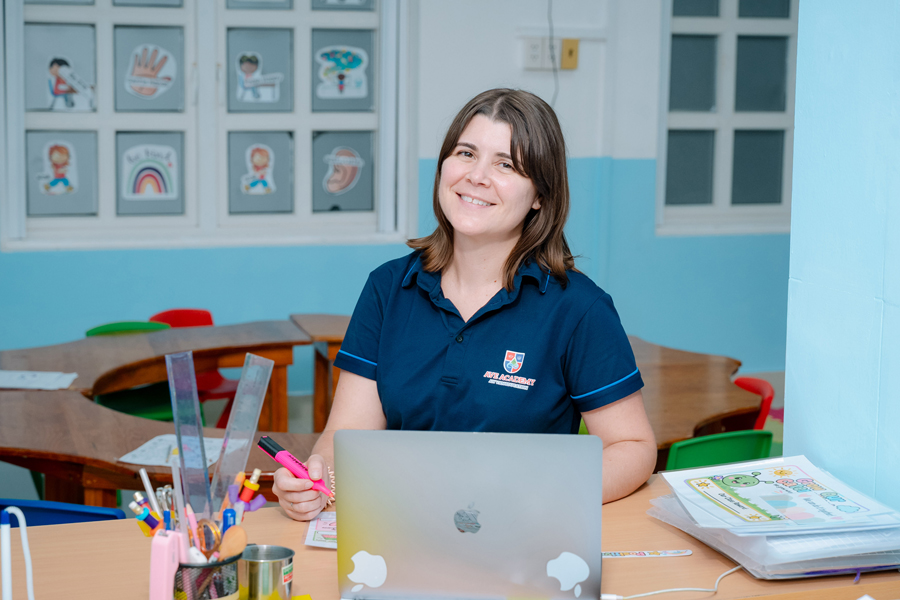 Ms. Stephanie Montgomery, AVE Academy, Nha Trang.